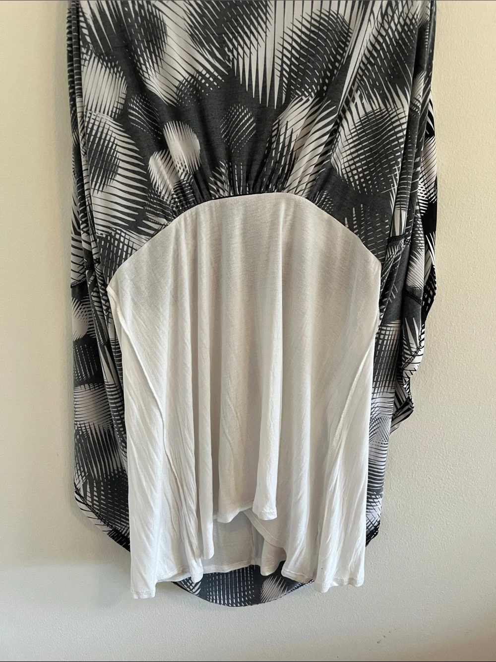 Sleeveless Black and White Midi Dress with Graphic Print